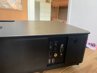 Projektor Houzetek - 3