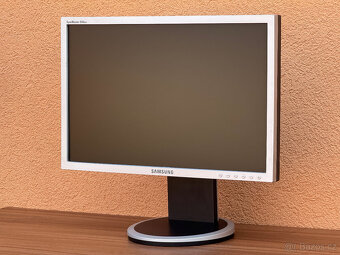LCD monitor Samsung SyncMaster 940BW - 3