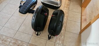 3x kufr Givi a páteřák - 3