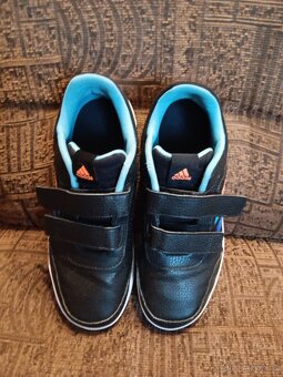 Chlapecké Adidas boty vel. 5a1/2 - 3