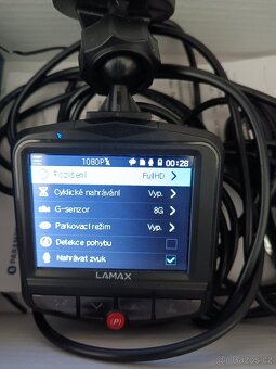 Prodám Navigace TomTom+ Kameru Lamax - 3