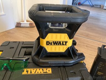 Rotační laser dewalt DCE079DG - 3