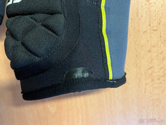 Chrániče lokte na házenou Select neoprénové vel. L - 3