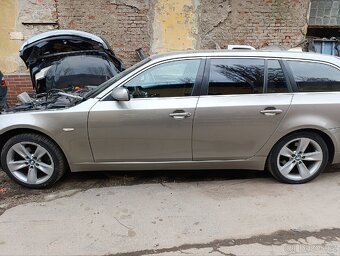 BMW e61 530xd lci (díly ) - 3