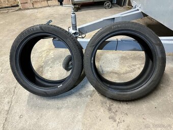 Pneu 245/40 r18 - 3