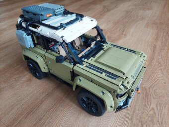 Lego Technic Land Rover Defender 42110 - 3