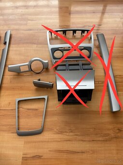 Škoda Octavia 2 FL - Dekoru Tmavě Šedá Mřížka (Carbon) - 3