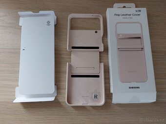 Samsung galaxy Z Flip4 silicone cover with strap - 3