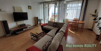 Pronájem slunného bytu 3+kk, 83 m s balkonem, garáží a komor - 3