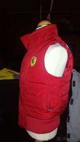 vesta Ferrari vel. 116 + magnetický panáček - 3