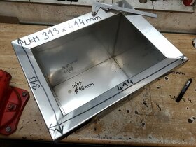 Nádoba se spádovitým okrajem a výpustní dírou. 333x292x232mm - 3