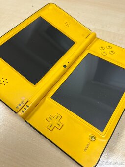Nintendo DSi XL Yellow s Twilight Menu - 3