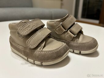 3 páry bot: Capáčky 16/18 + Bačkory 18/19 + první botičky 18 - 3