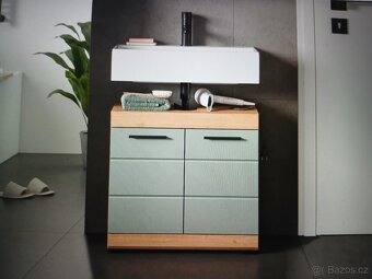 Koupelnová skříňka - 3