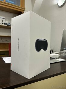 Apple Vision Pro - 3
