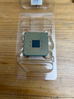 AMD RYZEN 5 5600G 6jader 12vláken 4.4GHz Socket AM4 Funkční - 3