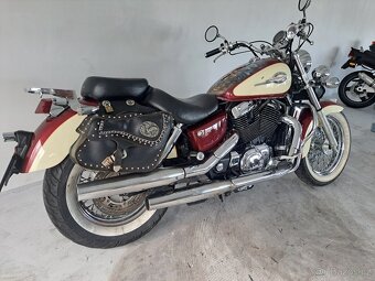 Honda VT1100 Shadow - 3