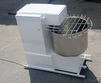 Hnětač těsta gastro výklopný 30,5 lit - 3