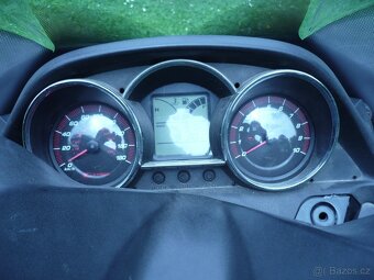 Kymco 300i ABS - 3