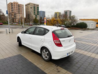 HYUNDAI i30 1,4i 80kW - rok 2011 - Klima - Nové v ČR - 3