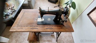 Starý šicí stroj NAUMANN - 3