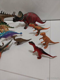 Stádo dinosaurů - délka až 30 cm - 3