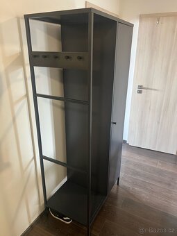 Matně černá kovová šatní skříň hoorns - 3