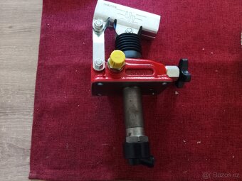 Prodám ruční hydraulickou pumpu na olej - 3