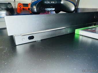 Microsoft Xbox One X 1TB + hry - 3