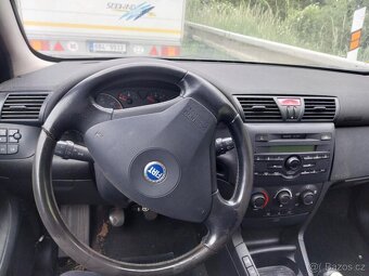 FIAT STILO - CELEK BEZ TP NA NÁHRADNÍ DÍLY - 3