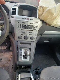 Rozpredam Opel Zafira B 1.9Cdti 88kw automat - 3