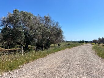 Stavební pozemek 3km od moře - 3