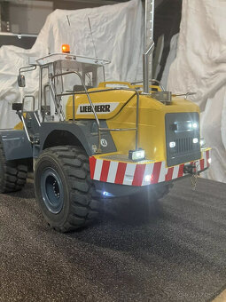 RC kolový nakladač Liebherr 574 (bez Tamiya, Premacon) - 3