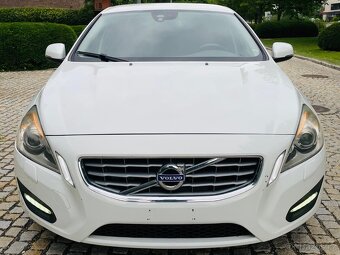 Volvo V60 2.0D 120KW AUTOMAT NAVI VÝHŘEV TAŽNÉ SERVISKA - 3