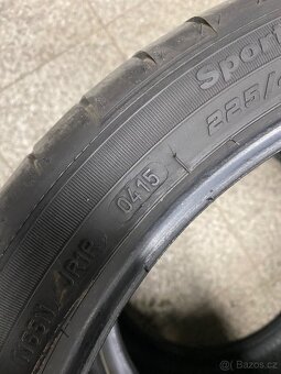 225/40R18 - 3
