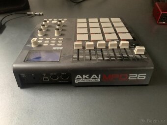 AKAI Professional MPD26 USB/MIDI Pad Controller - 3