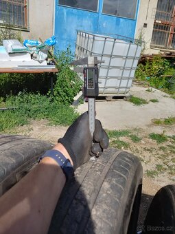 235/45R20 - 3