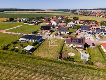 Prodej stavebního pozemku o rozloze 827 m2 včetně povolení a - 3