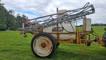 Postřikovač Knight 2000l 18m tažený - 3