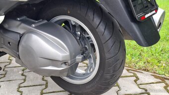 Suzuki Burgman 400 - r. 2011, najeto 42.318 km - 3