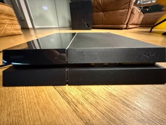PlayStation 4 ve výborném stavu. - 3