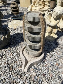 Kamenná zahradní dekorace a fontány - 3