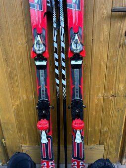 Lyže, boty, hůlky. - 3