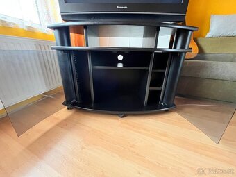 Stolek pod televizi + televize - 3