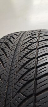 1ks 245/45/18 Goodyear UltraGrip, DOT 1923, 7.3mm. - 3