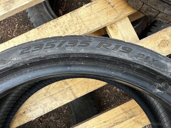 235/35r19 - 3