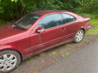 Mercedes CLK 320 veskere dily z vozu - 3