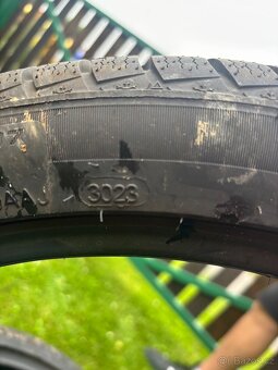 235/40R19 - 3