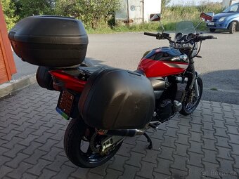 Suzuki GSX 1400 - 3
