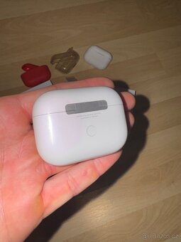 Apple AirPods Pro 1 bezdrátové nabíjení - 3